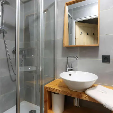 Chalet Triplex 75m² - 2 Chambres, 1 Cabine, Cheminee, Wifi, Proche Pistes Et Commerces - Fr-1-637-11 Val Thorens