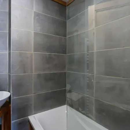 Triplex 75m² - 2 Chambres, 1 Cabine, Cheminee, Wifi, Proche Pistes Et Commerces - Fr-1-637-11 Horská chata *
