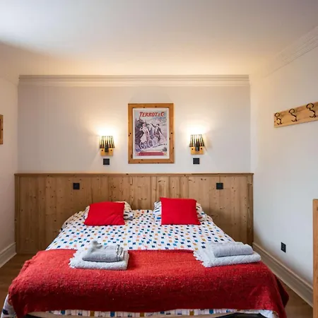 Triplex 75m² - 2 Chambres, 1 Cabine, Cheminee, Wifi, Proche Pistes Et Commerces - Fr-1-637-11 Chalet