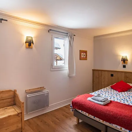 Chalet Triplex 75m² - 2 Chambres, 1 Cabine, Cheminee, Wifi, Proche Pistes Et Commerces - Fr-1-637-11