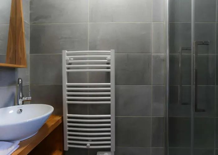 Triplex 75m² - 2 Chambres, 1 Cabine, Cheminee, Wifi, Proche Pistes Et Commerces - Fr-1-637-11 Chalet *