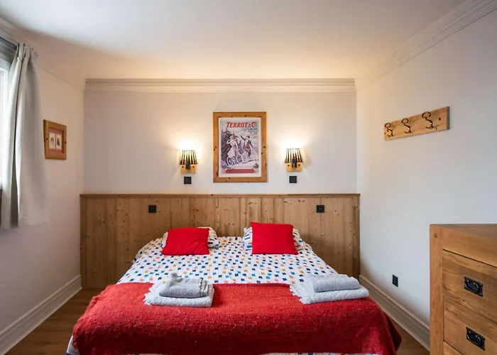 Triplex 75m² - 2 Chambres, 1 Cabine, Cheminee, Wifi, Proche Pistes Et Commerces - Fr-1-637-11 Chalet